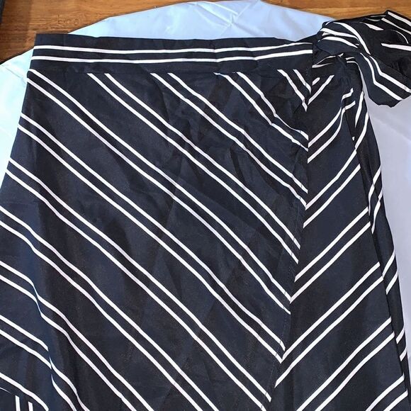 Cute Beach Coverup skirt. Size small - Picture 3 of 5